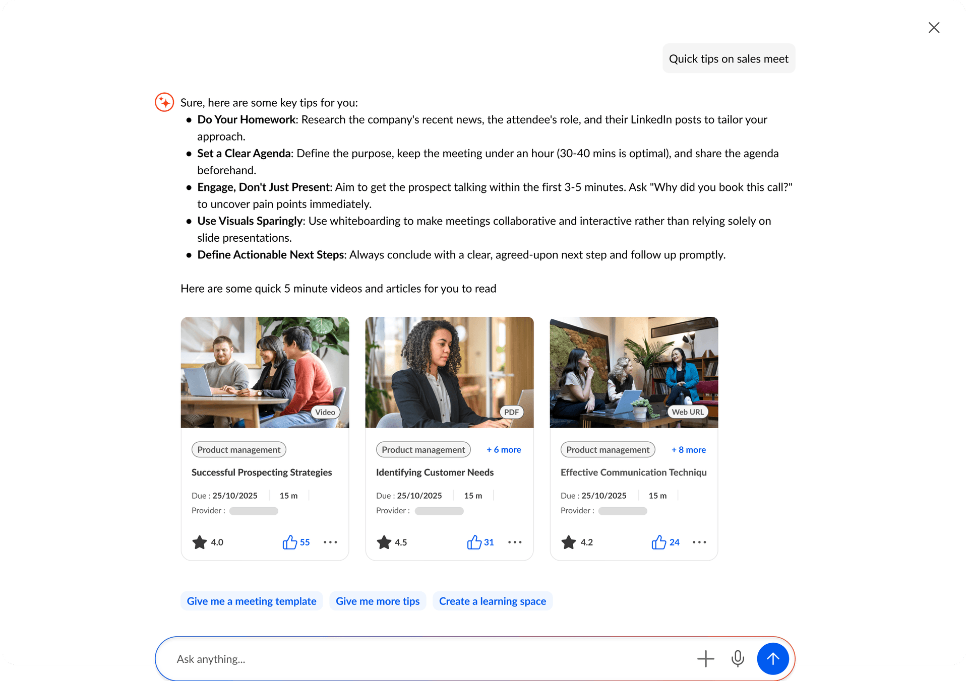 Une page web affichant des conseils rapides pour les réunions commerciales, suivie de trois fiches de ressources d'apprentissage et d'une barre de recherche « Ask anything » au bas de la page.