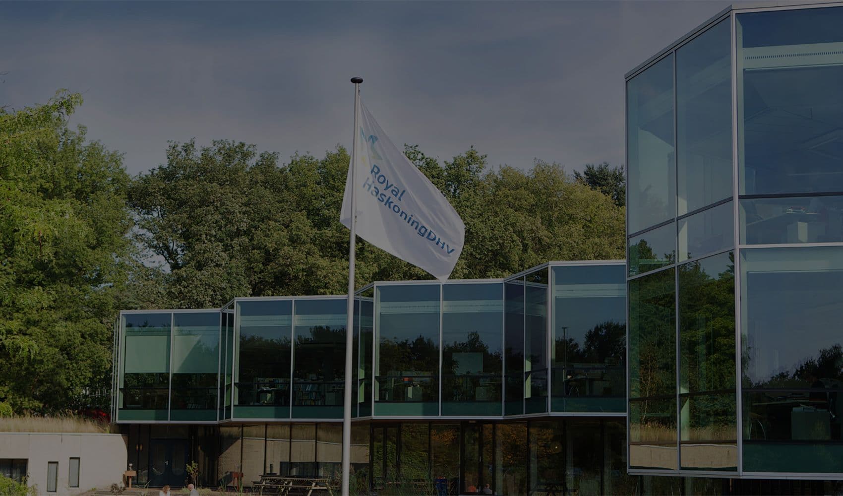 一元管理が可能なHRプラットフォームを活用して、強固な学習エコシステムを構築